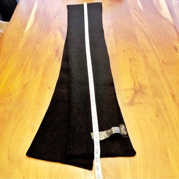 ZARA Black Minimalist Contemporary Winter Knitted Scarf Accessories. - Picture 8 of 9